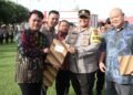 Kapolres Berau Berikan Penghargaan kepada Bhabinkamtibmas dan Masyarakat Berprestasi