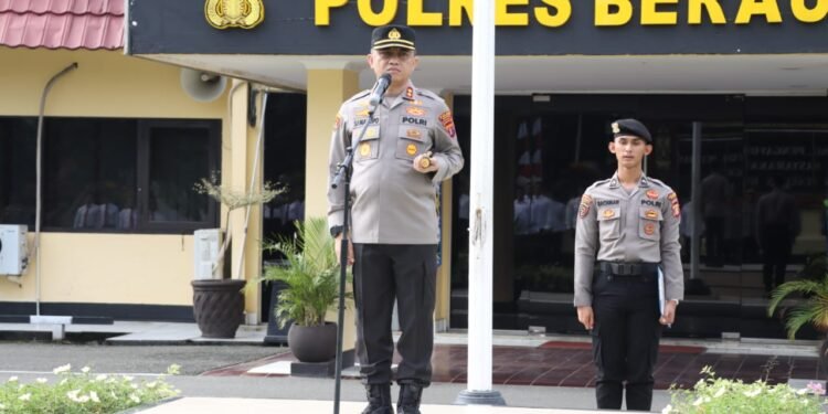 Gelar Apel Pagi Pertama di Bumi Batiwakkal, Kapolres Berau Ajarkan Soliditas, Disiplin, serta Fokus Selesaikan Permasalahan Internal