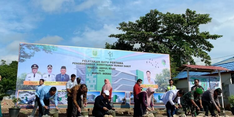 Letakkan Batu Pertama Pengembangan RSUD Dr. Abdul Rifai dan Resmikan Operasional Unit Dialisis, Bupati Harapkan Peningkatan layanan kesehatan bagi masyarakat Lebih Baik Lagi
