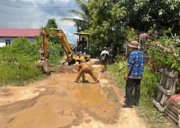 Respon Keluhan Warga, Dinas PUPR Berau Turun Langsung Perbaiki Jalan Gang Bijaksana Kelurahan Karang Ambun