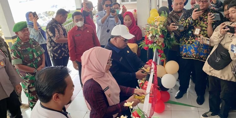 Resmikan Pengoperasian Alat Cuci Darah RSUD Dr. Abdul Rifai, Madri; Alat Ini Sangat Membantu Masyarakat