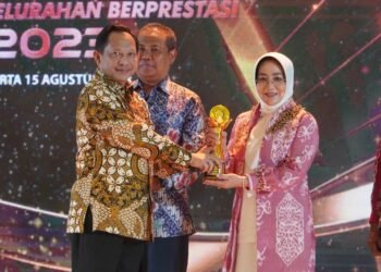 Kali Kedua Bupati Sri Juniarsih Mas Raih Upakarya Wanua Nugraha dan Sukses Antarkan Kampung Labanan Makarti Juara Nasional