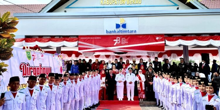 Pemkab Berau Sukses Gelar Upacara Pengibaran Bendera Merah Putih HUT Ke-78 RI, Bupati Komitmen Membangun Bumi Batiwakkal