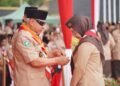 Gubernur Kaltim Sematkan Lencana Dharma Bhakti Pramuka Kepada Bupati, Wakil Bupati dan Ketua Kwarcab Pramuka Berau