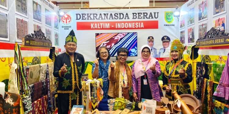 Kerajinan Limba Kayu Ulin Dekranasda Berau Paling Laris di Kriyanusa 2023
