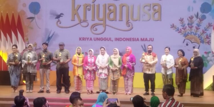 Pengrajin Kriya Berau Raih Dekranas Award dari Ibu Negara