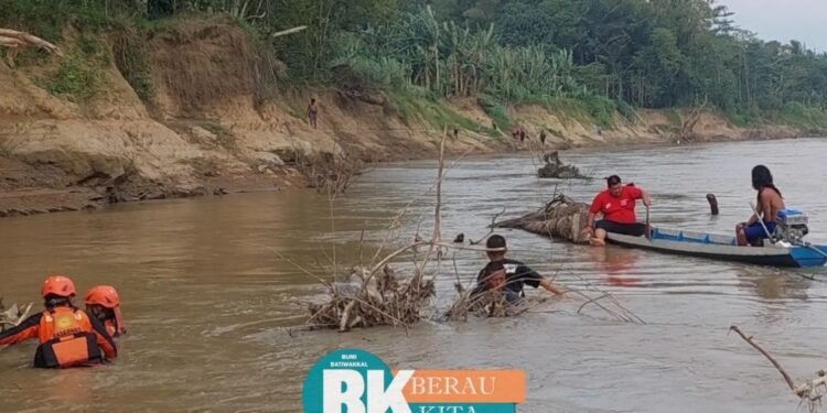 Terseret Arus, Anak Usia 8 Tahun di Kabarkan Hilang di Pantai Viral Kampung Tumbit Dayak
