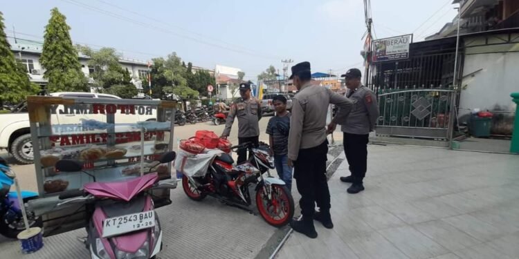 Jawab Keluhan Masyarakat, Polsek Tanjung Redeb Lakukan Penertiban Parkir