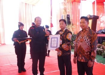Bupati Terima Penghargaan Kapolda Kaltim di HUT ke 78 Brimob
