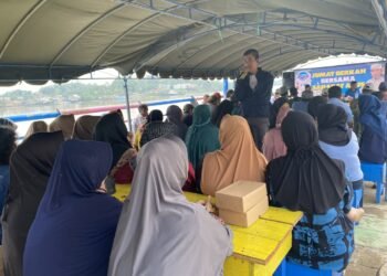 Gelar Jumat Berkah, H. Agus Uriansyah Jalin Silaturahmi Dengan Warga RT 05 Gunung Tabur