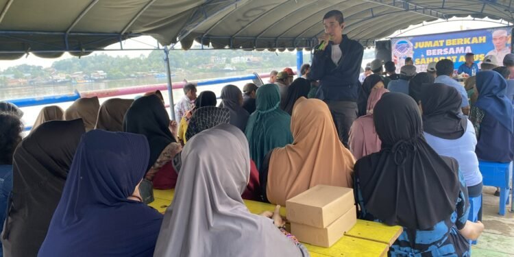 Gelar Jumat Berkah, H. Agus Uriansyah Jalin Silaturahmi Dengan Warga RT 05 Gunung Tabur