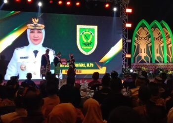 Pemkab Berau Terima Lencana Bakti Pembangunan Desa