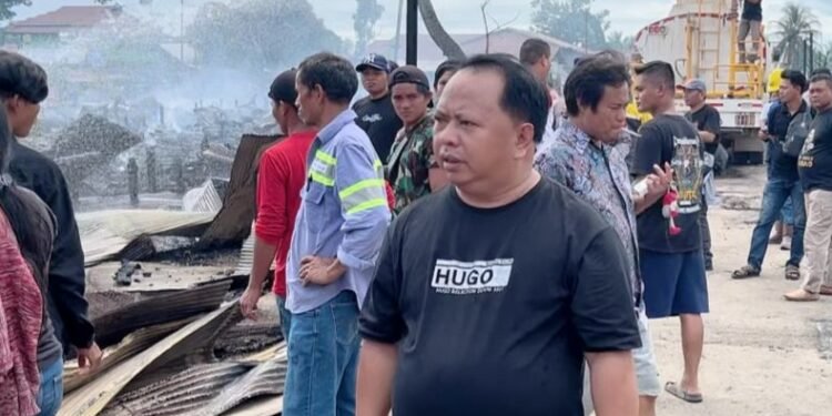 Peduli Masyarakat, Ketua DPRD Berau Kunjungi dan Berikan Bantuan Langsung Kepada Warga Korban Kebakaran di Pegat Bukur