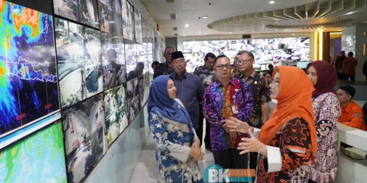 Kunjungi Mal Pelayanan Publik Surabaya, Bupati Ingin Segera Terwujud di Bumi Batiwakkal