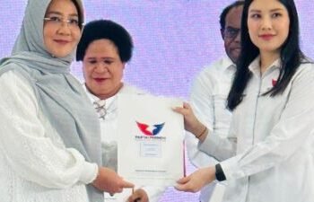 Ketua Desk Pilkada Partai Perindo, Angela Tanoesoedibjo Serahkan Surat Rekomendasi Cakada kepada Sri Juniarsih Mas, M.Pd dan Agus Uriansyah, S.Pd Cawakada Berau.