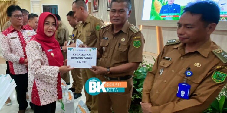 Pemkab Berau Salurkan Bantuan Beras CPP sebanyak 169 ton kepada 5.659 KK di 13 Kecamatan, Begini Harapan Bupati
