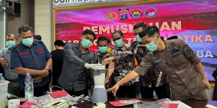 Beri Efek Jera, Polres Berau Musnahkan 48,34 Gram Sabu Dihadapan Para Tersangka