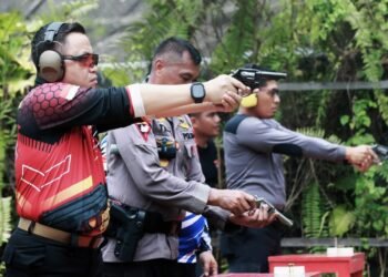 Asah Kemampuan dan Kesiapsiagaan Personel, Polres Berau Gelar Latihan Menembak