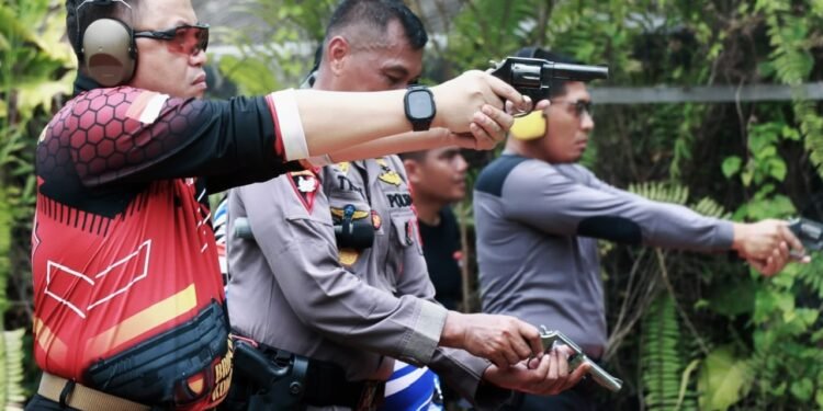 Asah Kemampuan dan Kesiapsiagaan Personel, Polres Berau Gelar Latihan Menembak