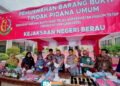 Kejari Berau Musnahkan Ribuan Barang Bukti Yang Telah Inkracht, Miras, Narkotika dan Obat-obatan Mendominasi