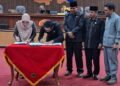 DPRD dan Pemkab Berau Lakukan Penandatangan MoU Propemperda Dalam Paripurna Tahun 2025